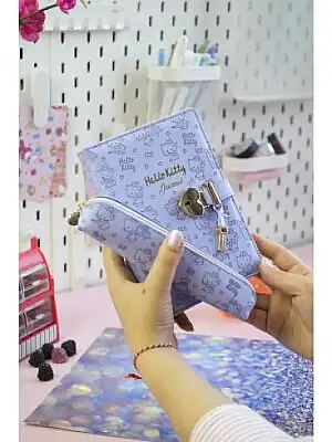 Victorias Journals Hush Hush Hello Kitty Deri Kalemlik + Kalp Kilitli Çizgili 160 Yp 13x18 Cm Kutulu - 3